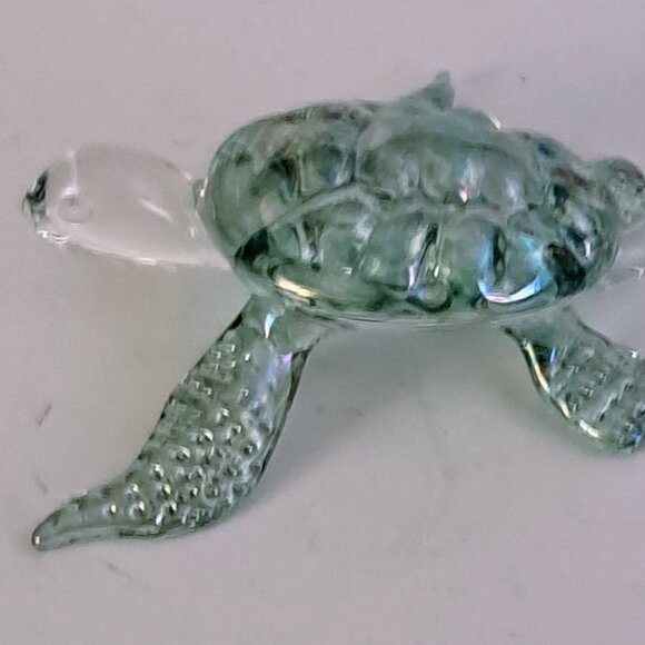 Vintage Hand Blown Light Green Glass Sea Turtle Figurine 3" - Picture 3 of 5